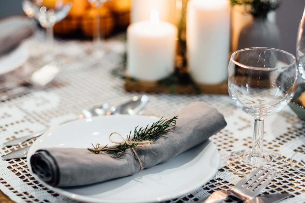 festive_table_setup_2-1000x667